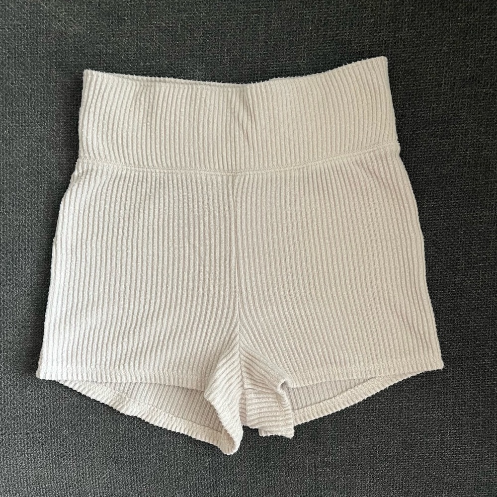 Abercrombie cream knit shorts